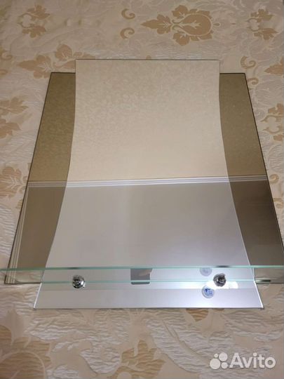 Зеркало с полочкой