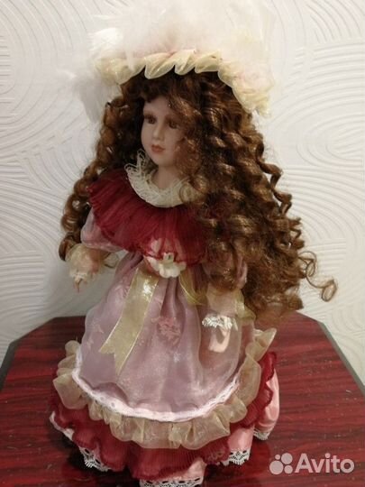 Кукла фарфоровая