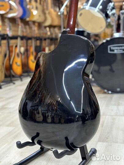 Гитара с подключением черная