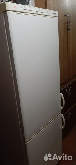 Холодильник AEG трехкамерный