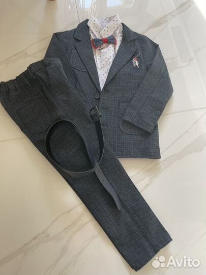 Костюм тройка