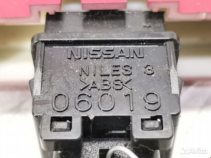 Кнопка аварийной сигнализации Subaru Impreza