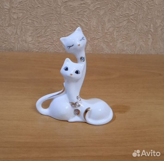 Статуэтки, копилка, декор