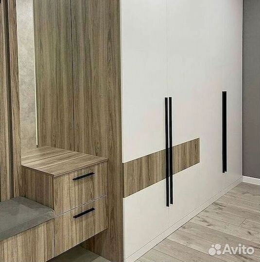 Шкаф с зеркалом