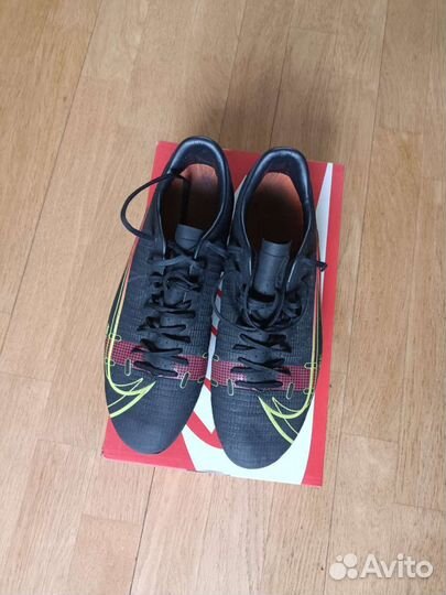 Футбольные бутсы Nike mercurial