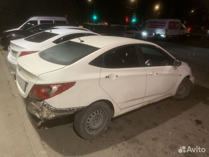 Hyundai Solaris 1.4 МТ, 2014, битый, 230 000 км