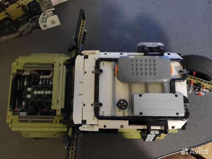 Собран Lego Technic 42110 land rover defender