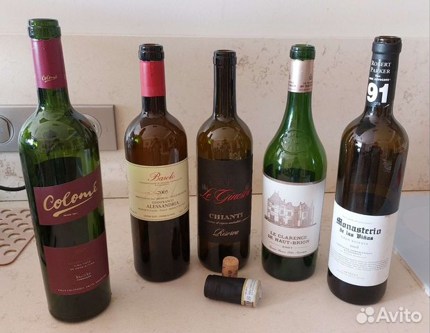 Пустые бутылки из под дорогого вина