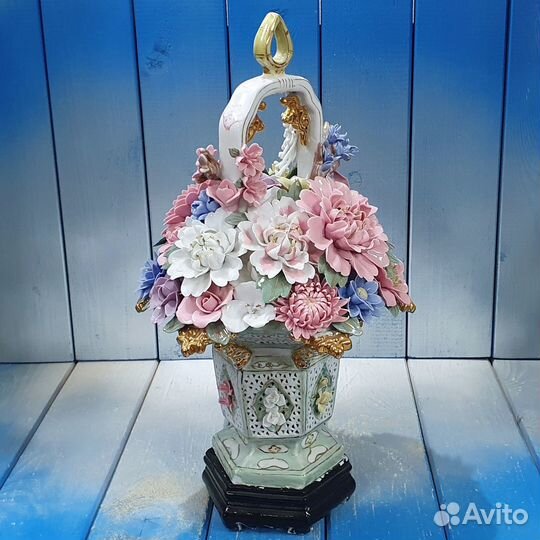 Статуэтка Ваза с цветами, Китай, фарфор, 1990е гг