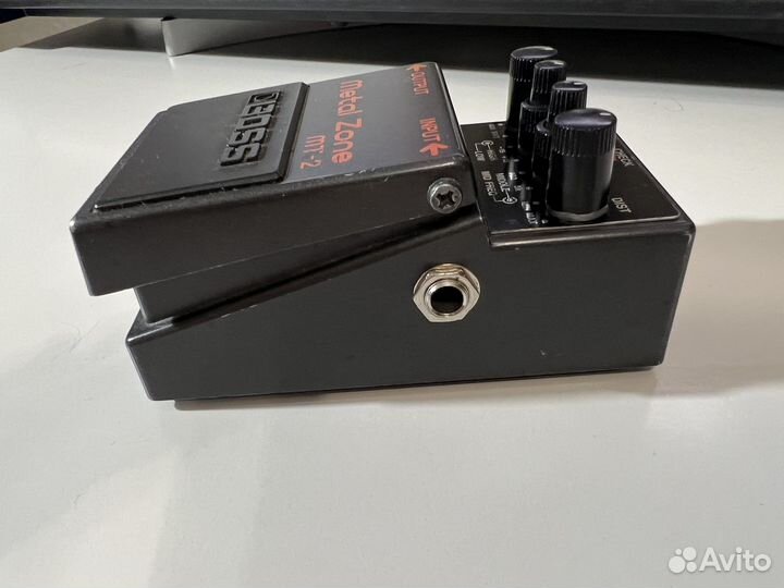 Гитарная педаль Boss metal zone MT-2
