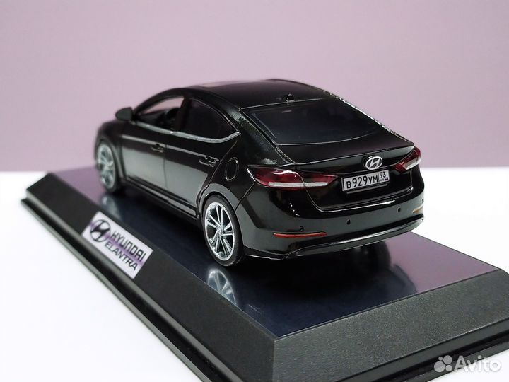 1:40 Hyundai Elantra Black