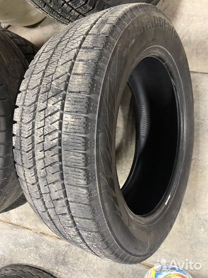 Bridgestone Blizzak Ice 215/55 R17