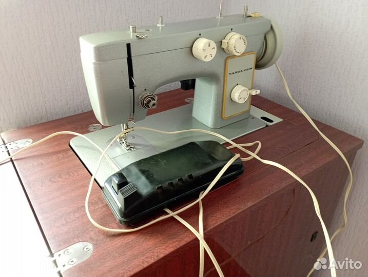 Швейная машина Чайка 142м