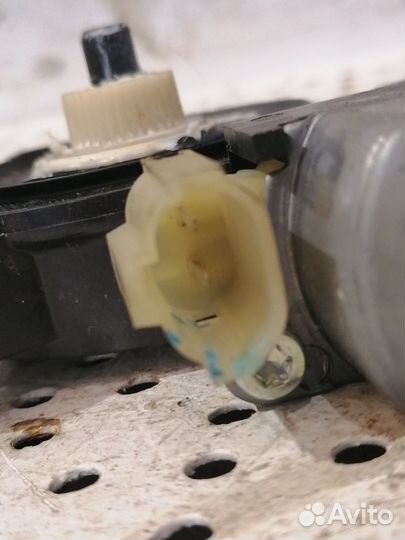 Мотор стеклоподъемника Hyundai Elantra