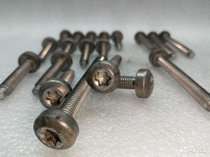 Комплект алюминиевых болтов VAG