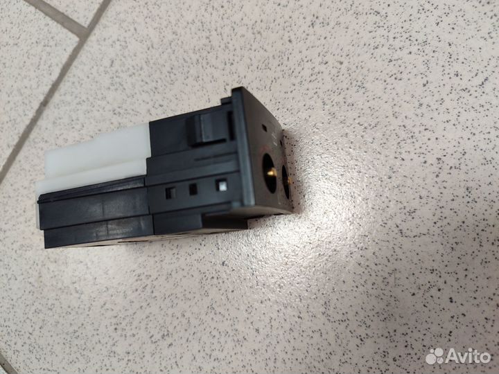 Кнопка обогрева сидения Toyota Land Cruiser 200