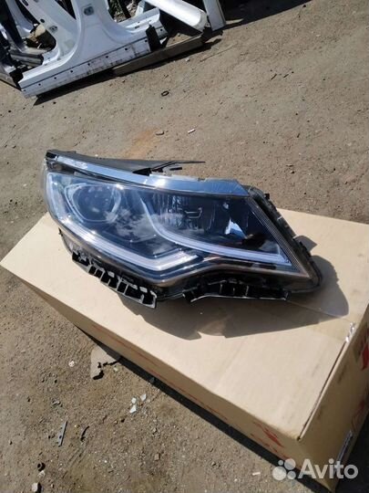 Оригинальная передняя фара Kia Optima