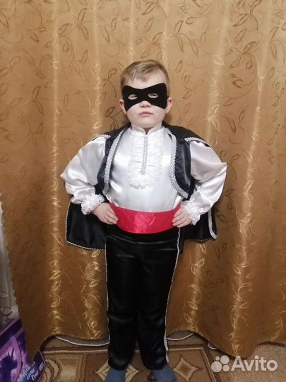 Новогодний костюм зорро