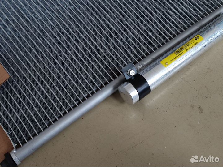 Радиатор кондиционера LR137975 Range Rover