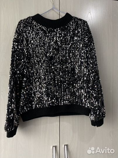 Свитер с паетками