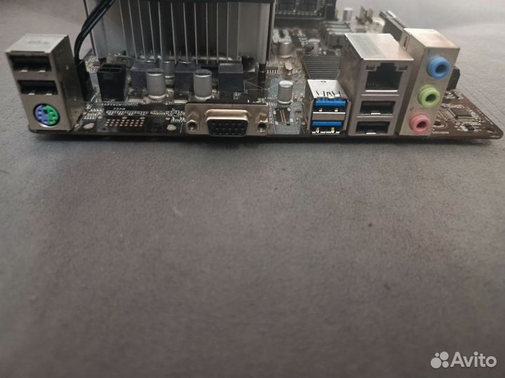 Материнская плата с процессором и памятью