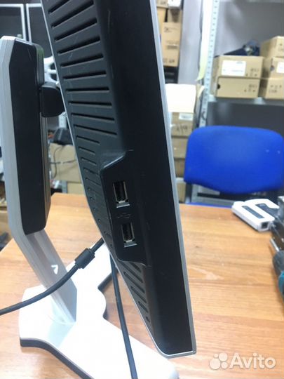 Монитор Dell 19