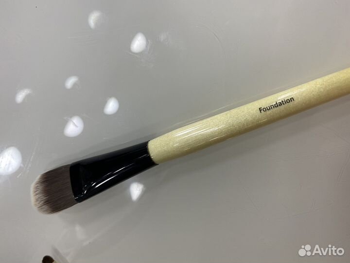 Кисть для макияжа Bobbi Brown Foundation для тона