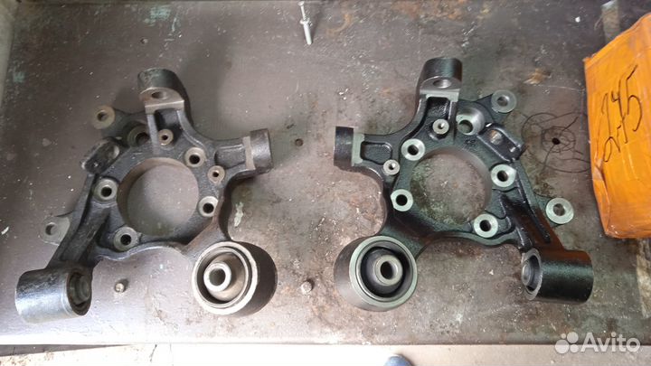 Кулак поворотный задней правый/левый pajero 3