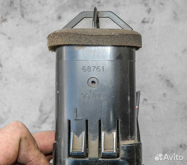 Дефлектор воздушный левый Nissan Primera P10