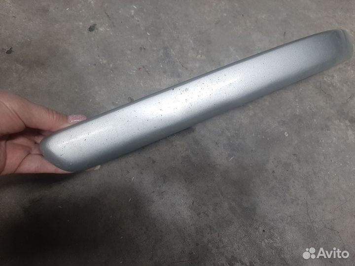 Молдин переднего бампера правый Avensis II 2003-08