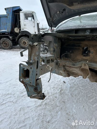 Передняя четверть/Ланжерон LADA Vesta