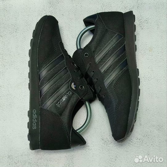 Кроссовки adidas classic