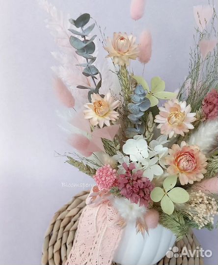 Композиция из стабилизированных цветов сухоцветов