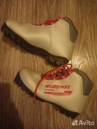 Лыжные ботинки