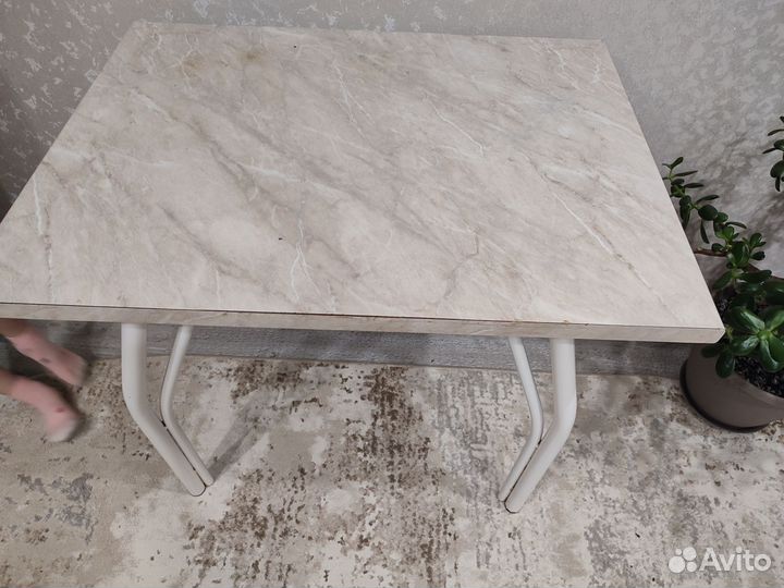 Кухонный стол