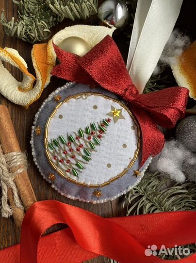 Елочные игрушки из фетра. Шарик