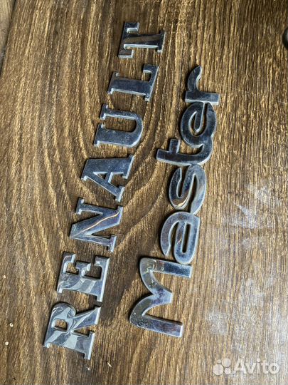 Шильдик Renault master