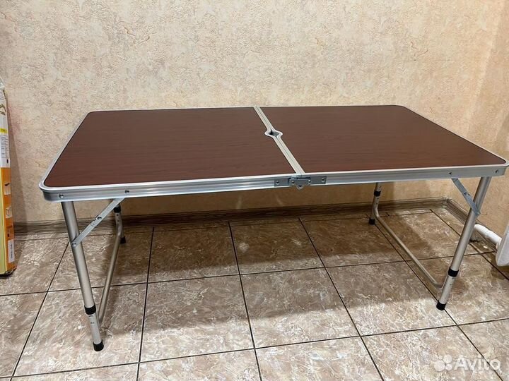 Стол и стулья для пикника