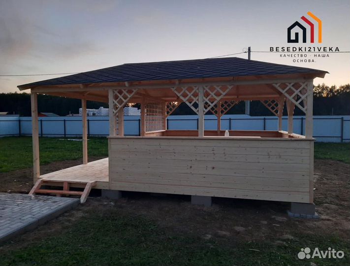 Беседка деревянная на сваях