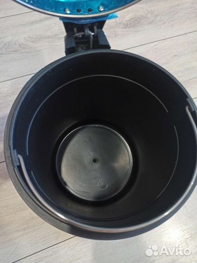 Мусорное ведро с педалью