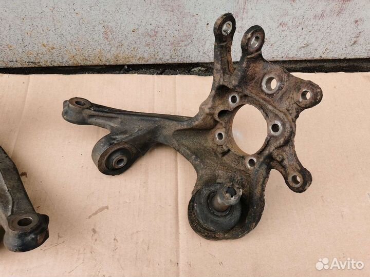 Цапфа Toyota Avensis 2 поколения