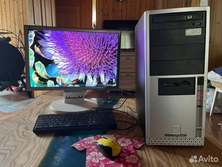 Компьютер - системный блок и монитор