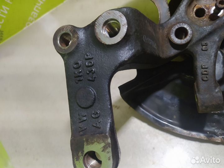 Ступица цапфа кулак задняя правая Volkswagen Golf