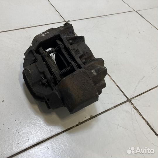 Суппорт задний левый Land Rover Defender 110 L316