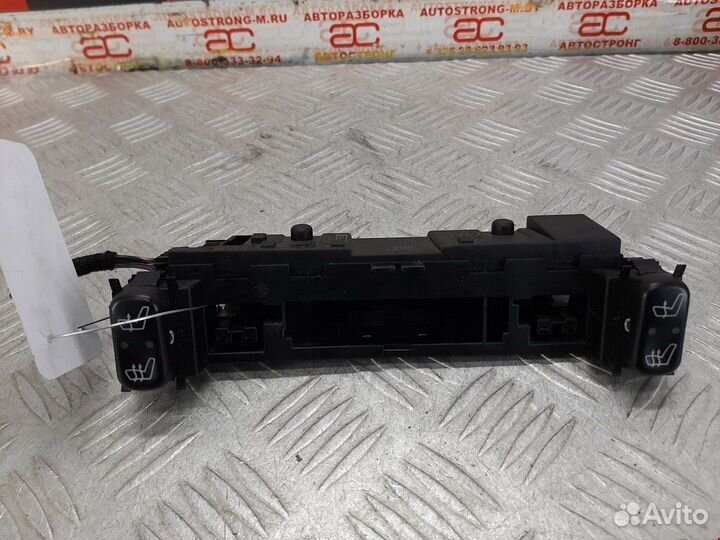 Кнопка обогрева сидений Mercedes-Benz E-Класс