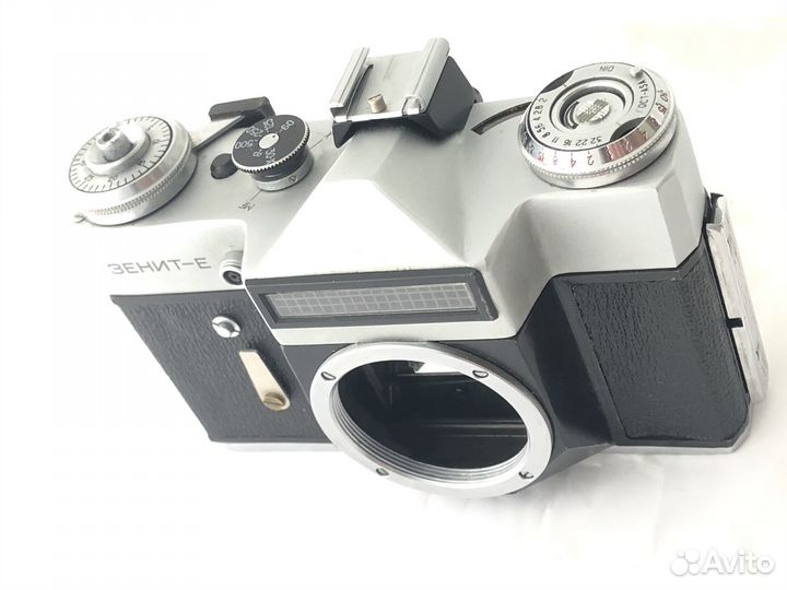Фотоаппарат зенит-е в хорошем состоянии