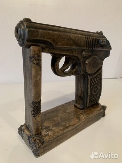 Пистолет из камня