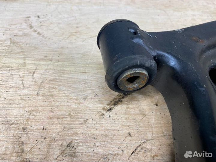 Рычаг подвески передний правый Mitsubishi Lancer X