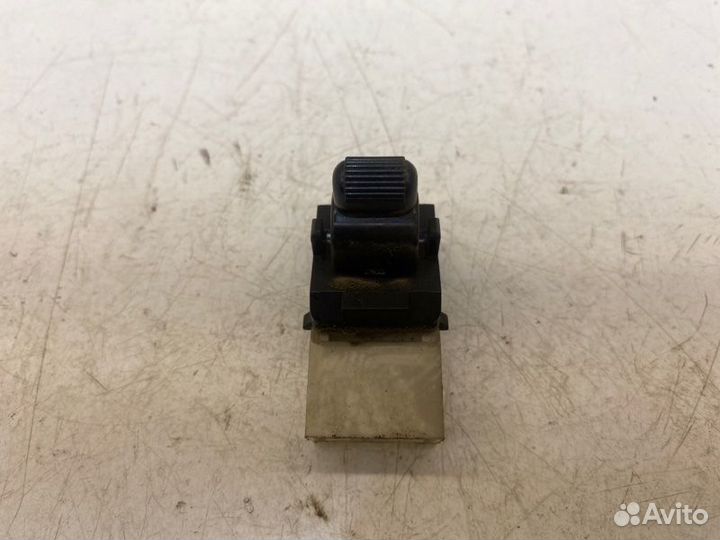 Кнопка стеклоподъемника задняя правая Subaru