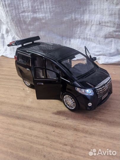 Модель тойота в 24 масштабе